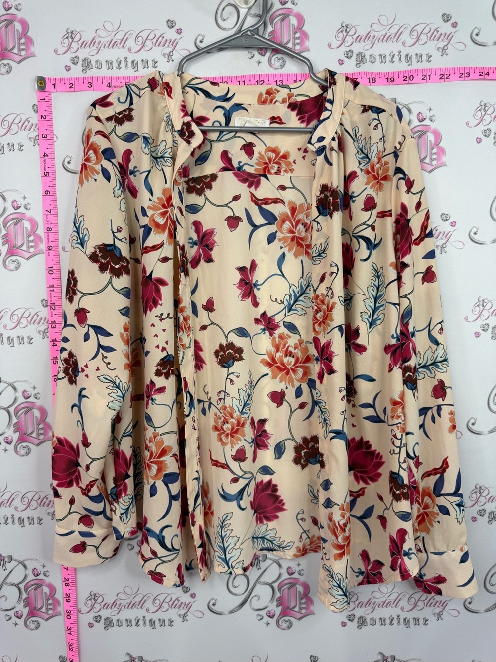 FINN AND GRACE Women's Cream Floral Button-Front Blouse with red & Blue Accents